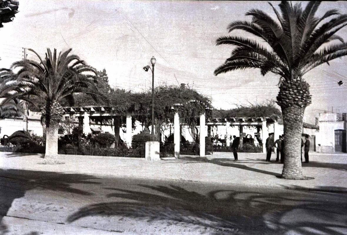 Er rahel 501- La place COLLECTION DES AMIS DE ND DE SANTA CRUZ.jpg